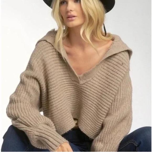 House of Harlow 1960 Sweaters - House of Harlow 1960 chunky v neck pull over oversized collar sweater